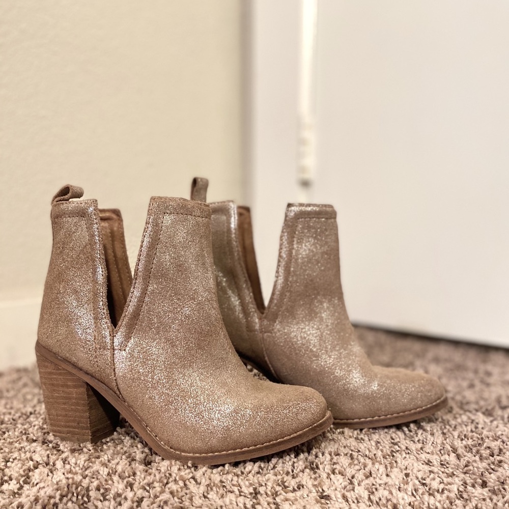 DIBA TRUE metallic low V booties